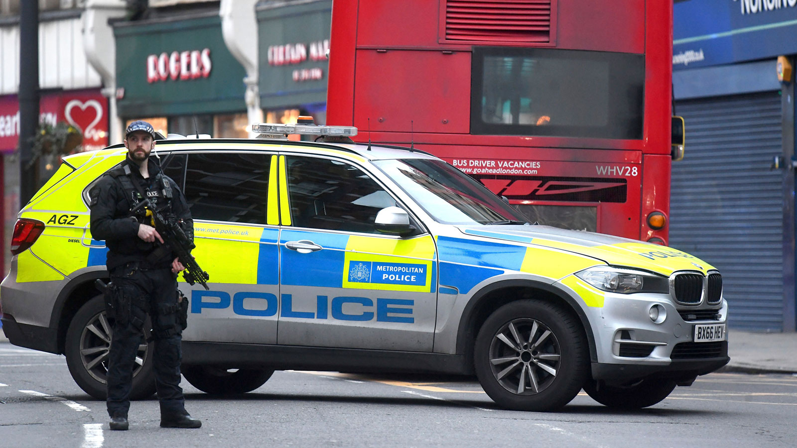 Επιθέσεις με μαχαίρι δέχτηκε η αστυνομία του Λονδίνου
