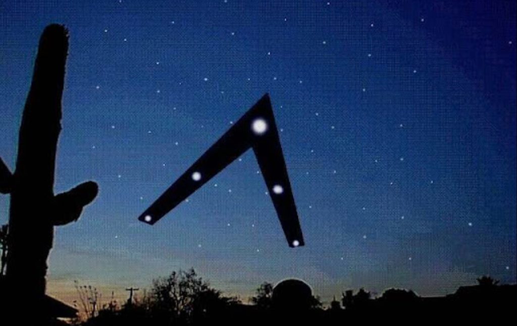 Τα ανεξήγητα «Φώτα του Φοίνιξ»: Όσα συνέβησαν το 1997 με μάρτυρες 10.000 ανθρώπους – Η μαζικότερη αναφορά ΑΤΙΑ