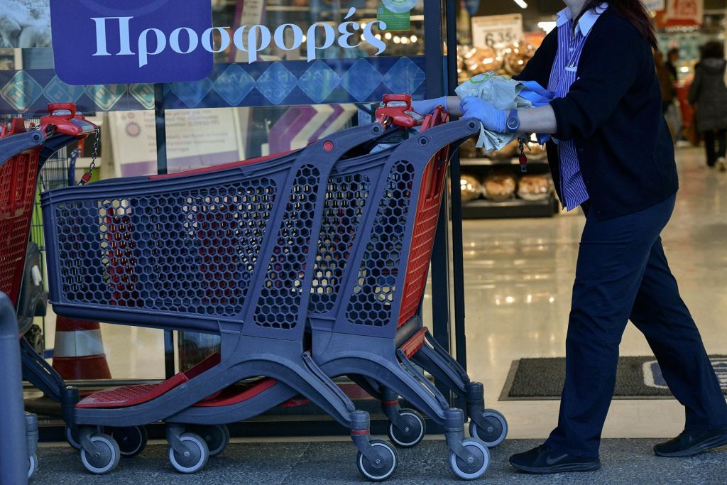 Φτώχεια και μιζέρια στους Έλληνες μετά από 3,5 χρόνια Κ.Μητσοτάκη: Με προσφορές και επιδόματα από τα σούπερ μάρκετ ζουν