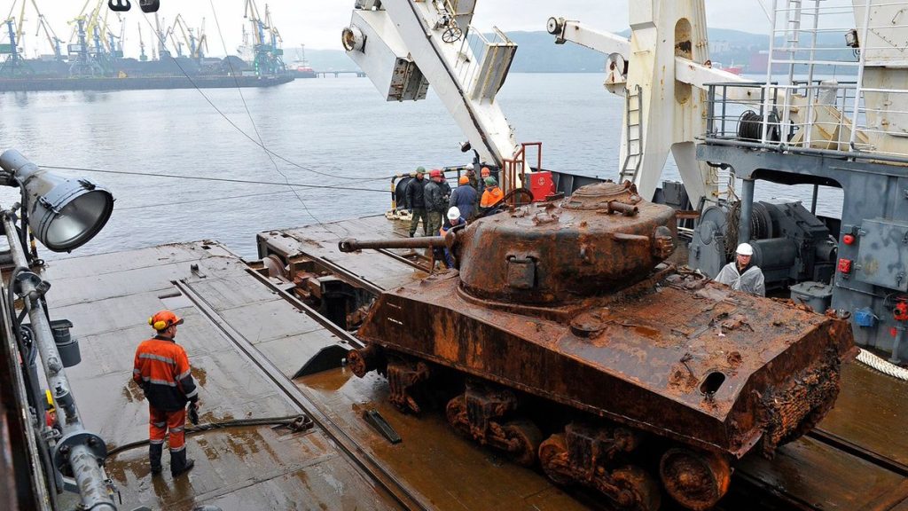 Μούρμανσκ: Αμερικανικό άρμα μάχης του Β΄ΠΠ ανέλκυσαν  δύτες του ρωσικού Βόρειου Στόλου