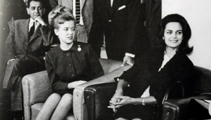 Το ντεκολτέ της 20χρονης Ελληνίδας Μπελούτσι που προκάλεσε παρέμβαση εισαγγελέα (φωτο)