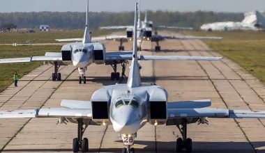 Το Κίεβο ισχυρίζεται ότι κατέστρεψε δύο ρωσικά Tu-22M3 στη βάση τους με… drones αυτοκτονίας!