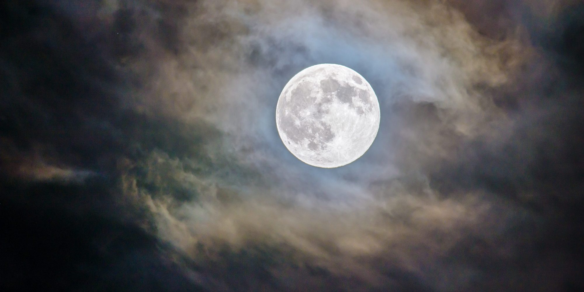 «Φεγγάρι του Κυνηγού»: Ποια 4 ζώδια θα «κάνει άνω – κάτω» η πανσέληνος της Κυριακής