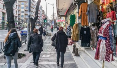 Προχωρά κανονικά σε μειωμένο ωράριο λειτουργίας καταστημάτων η Θεσσαλονίκη – Τι θα κάνει η Αθήνα