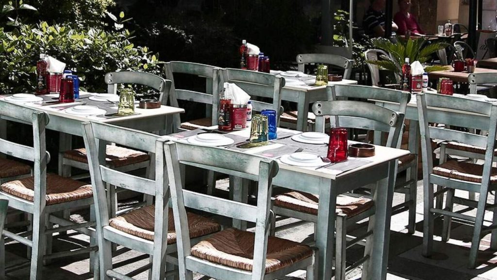 Εστίαση: Δείτε μέχρι πότε πήραν παράταση τα τραπεζάκια στους εξωτερικούς χώρους