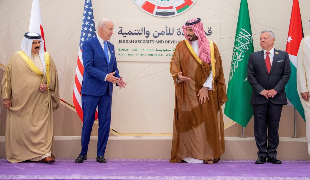 Η ταπείνωση του Τ.Μπάιντεν από τους Σαουδάραβες και η αύξηση των επιτοκίων έφεραν νέα «βουτιά» στην Wall Street