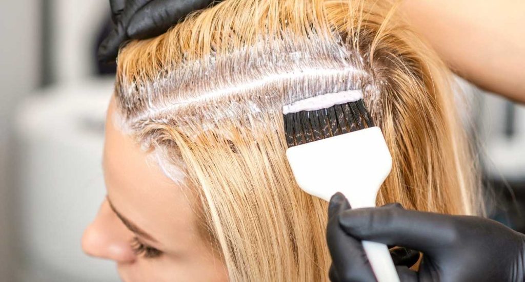 Τι να κάνεις για να διατηρήσεις υγιή τα μαλλιά με ντεκαπάζ