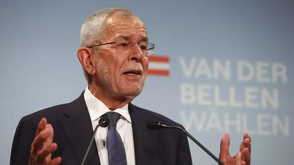 Αυστρία: Νικητής των προεδρικών εκλογών ο Αλεξάντερ Φαν ντερ Μπέλεν