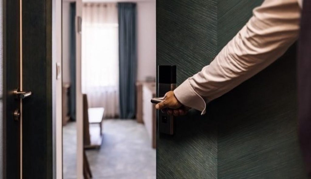 Χαλκιδική: Νέα καταγγελία για το ξενοδοχείο με τις κρυφές κάμερες στα δωμάτια