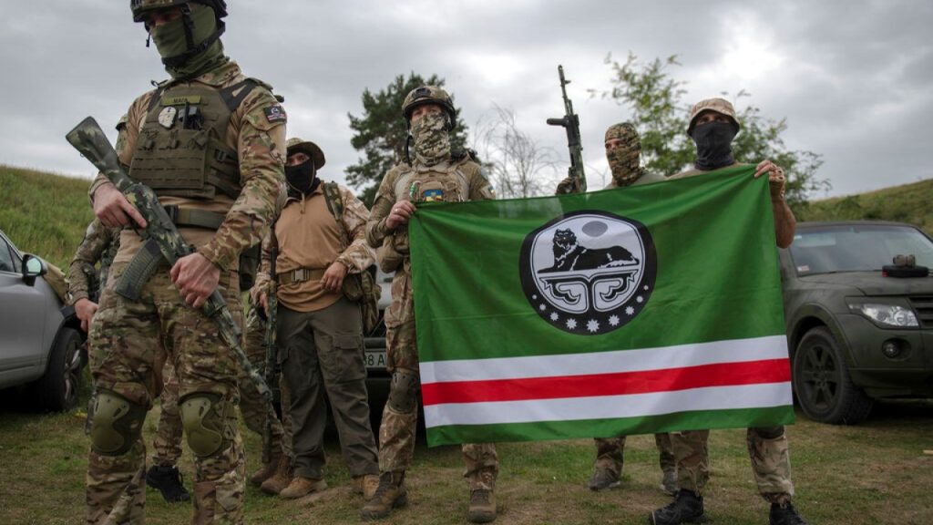 Βίντεο: Έφτασαν οι πρώτοι Τσετσένοι μαχητές στην Ποπάσναγια – Αναπτύσσονται στο μέτωπο