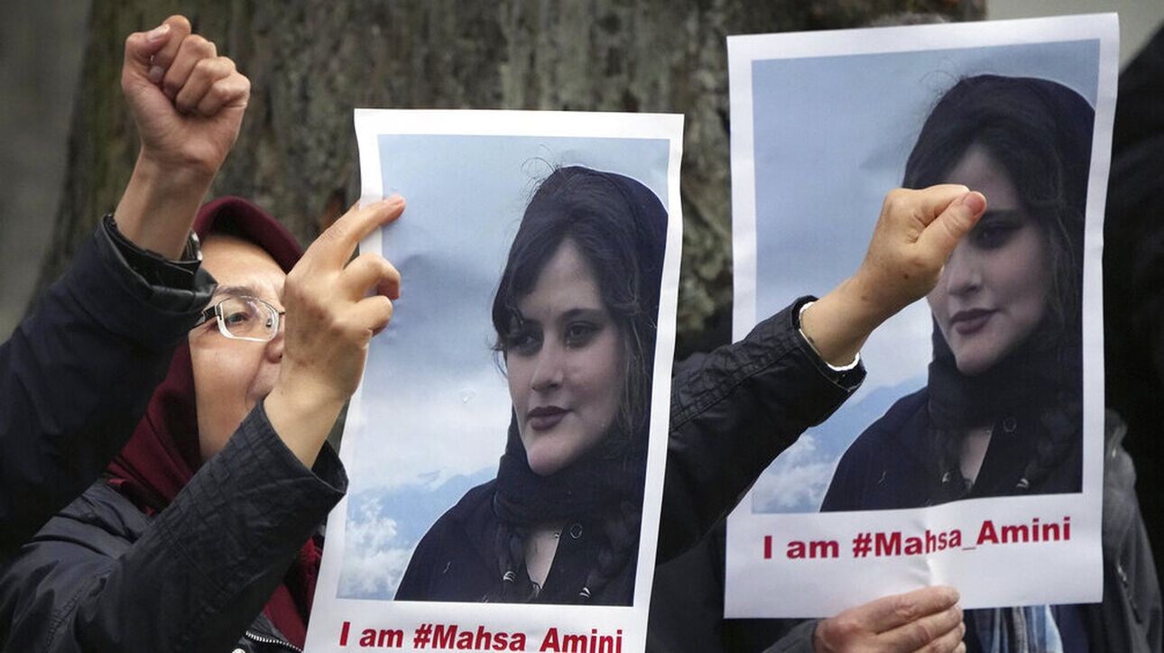 Μαχσά Αμινί: Η οικογένεια της δέχεται απειλές: «Αν διαδηλώσετε θα σας σκοτώσουμε»