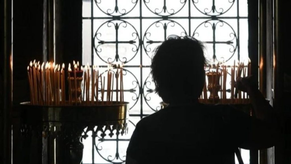 Η ενεργειακή κρίση «χτυπάει» & τη Θρησκεία: Κλείνουν τα φώτα στους ιερούς ναούς – Με κεριά & καντήλια οι λειτουργίες