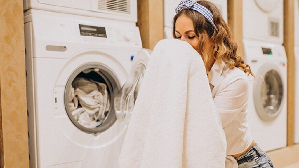 Με αυτά τα τρία κολπάκια θα μοσχομυρίζουν τα ρούχα σας χωρίς να βάλετε μαλακτικό