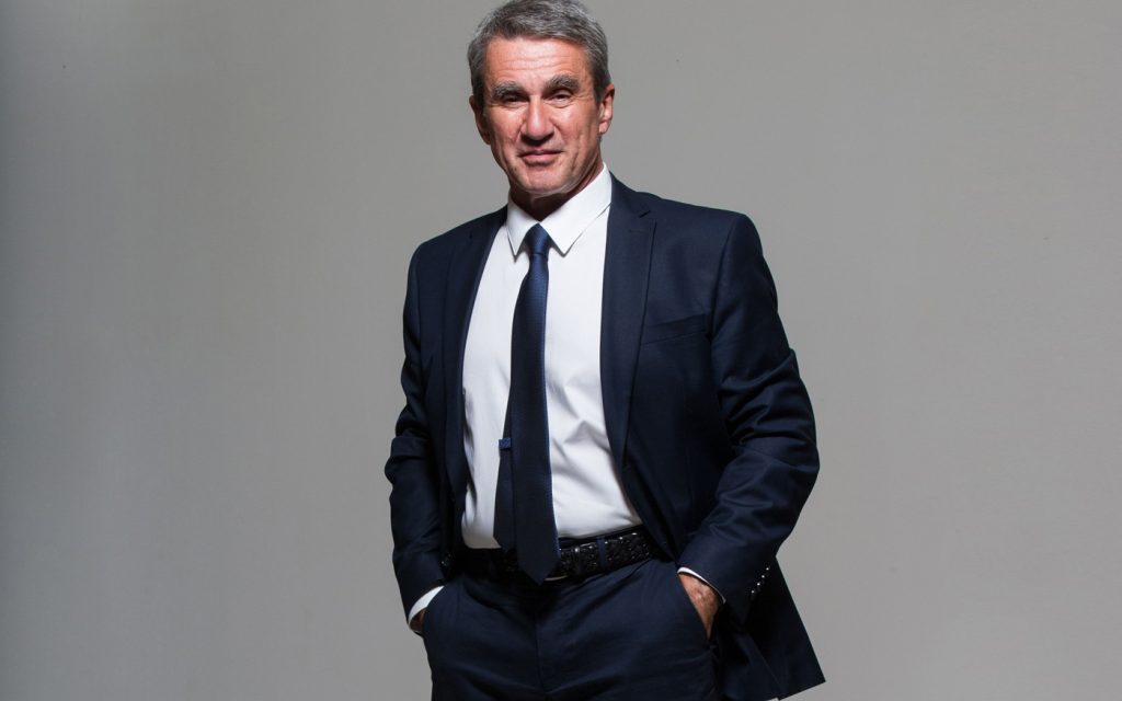 Άλλο και αυτό: Ο Α.Λοβέρδος δηλώνει ότι κάνει για πρωθυπουργός γιατί μπορεί – Και παίζει ντραμς!