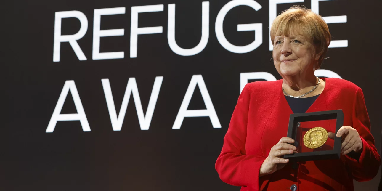Χαρά η Α.Μέρκελ: Τη βράβευσαν σαν «σωτήρα» των προσφύγων