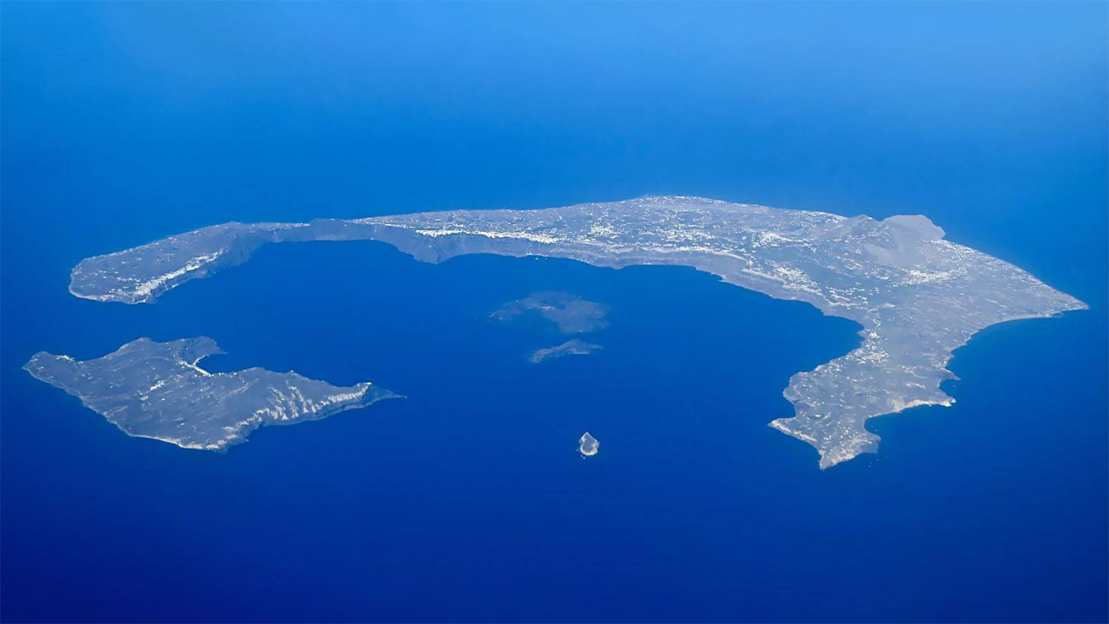 «JOIDES Resolution»: Το ερευνητικό σκάφος των ΗΠΑ θα κάνει θαλάσσιες γεωτρήσεις γύρω από τη Σαντορίνη