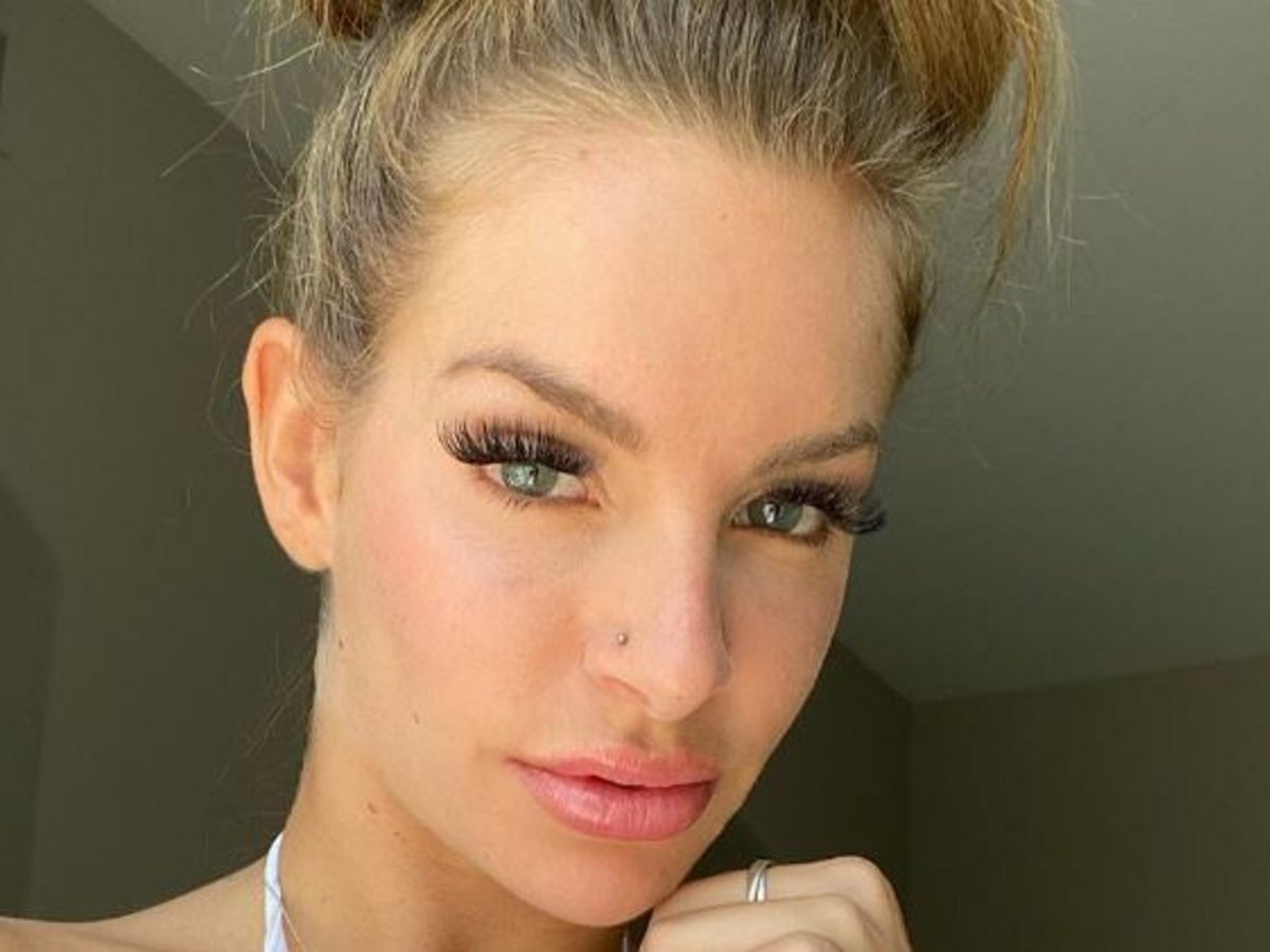 Πορνοστάρ που «σαρώνει» στο OnlyFans δήλωσε ότι έχει μάνατζερ τον… πατέρα της! (φωτό)