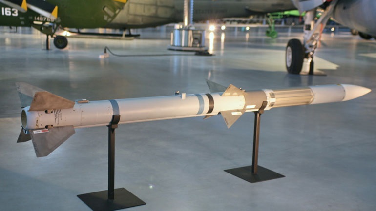 Η Βρετανία θα στείλει αντιαεροπορικούς πυραύλους AMRAAM