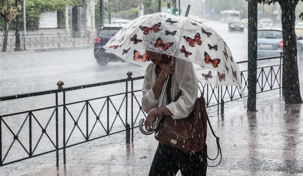 «Χαλάει» από το απόγευμα ο καιρός με πτώση της θερμοκρασίας και ισχυρές βροχές (βίντεο)