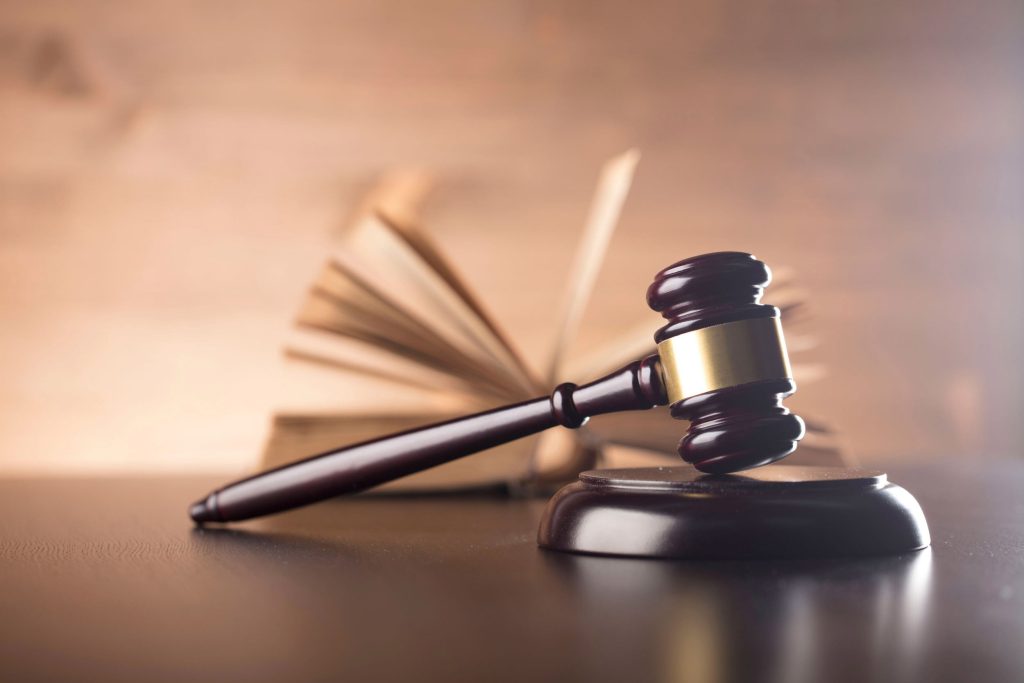 Ισπανία: Φοιτήτρια έκανε σκονάκι σε στυλό ολόκληρη την Ποινική Δικονομία! (φωτο)