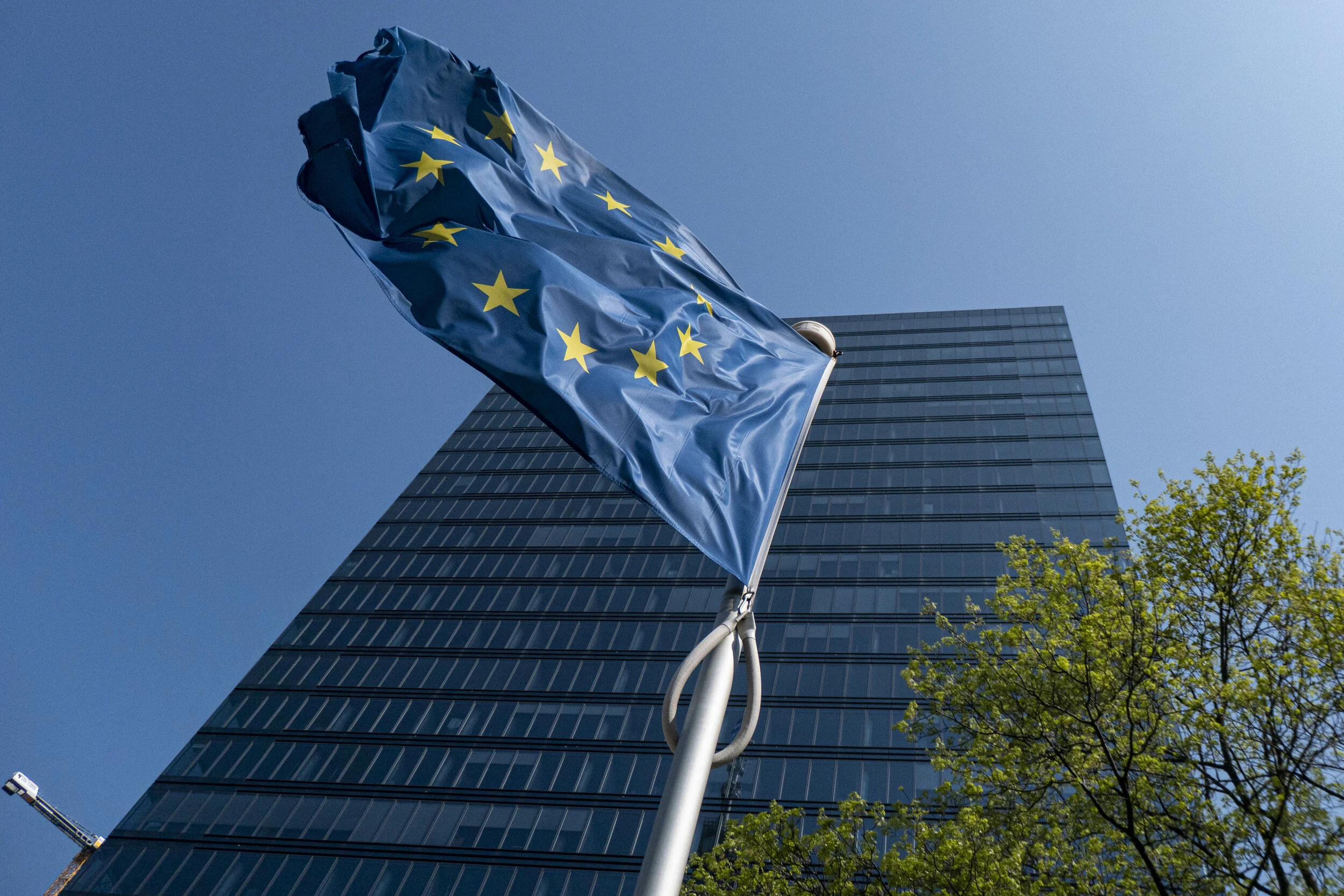 Κομισιόν: Επίτροπος που καταδικάστηκε για βιασμό συνέχιζε να λαμβάνει μισθό €14.000