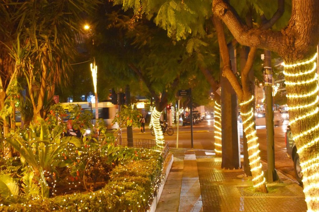 Άρχισαν τα… όργανα: Η Καλλιθέα «κλείνει τα φώτα» τα Χριστούγεννα για να κάνει οικονομία