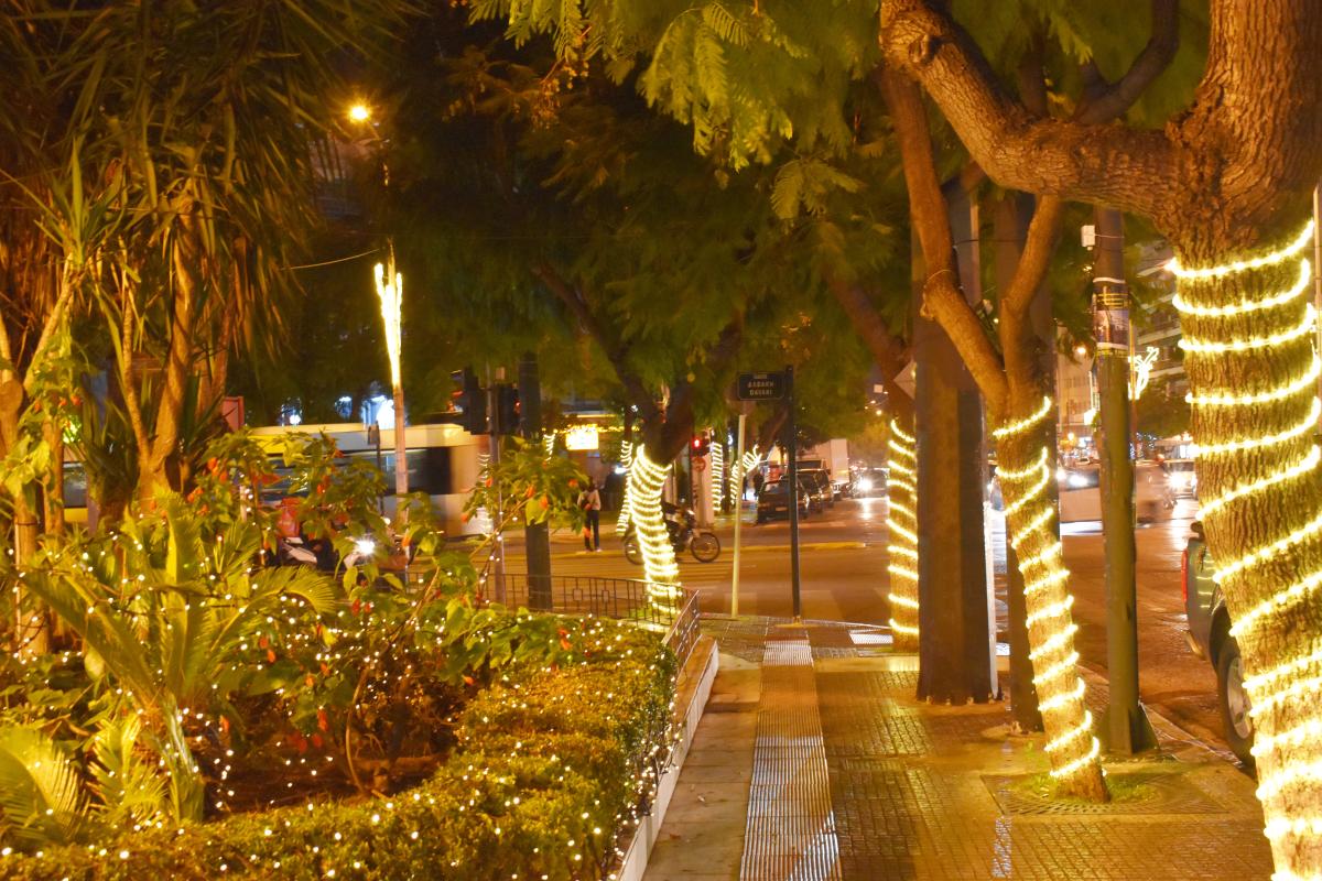 Άρχισαν τα… όργανα: Η Καλλιθέα «κλείνει τα φώτα» τα Χριστούγεννα για να κάνει οικονομία