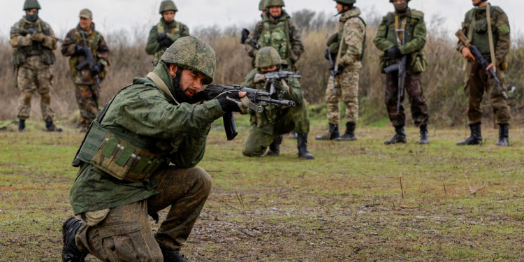 Οι πρώτοι Ρώσοι στρατιώτες έφτασαν στη Λευκορωσία – Θα συγκροτήσουν κοινή δύναμη με τους Λευκορώσους