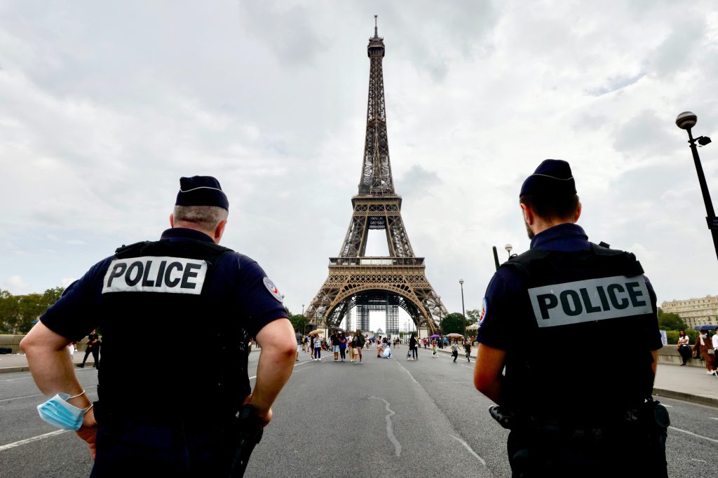 Παρίσι: Εντοπίστηκε σορός 12χρονης μέσα σε βαλίτσα – Υπό κράτηση τέσσερα άτομα (βίντεο)