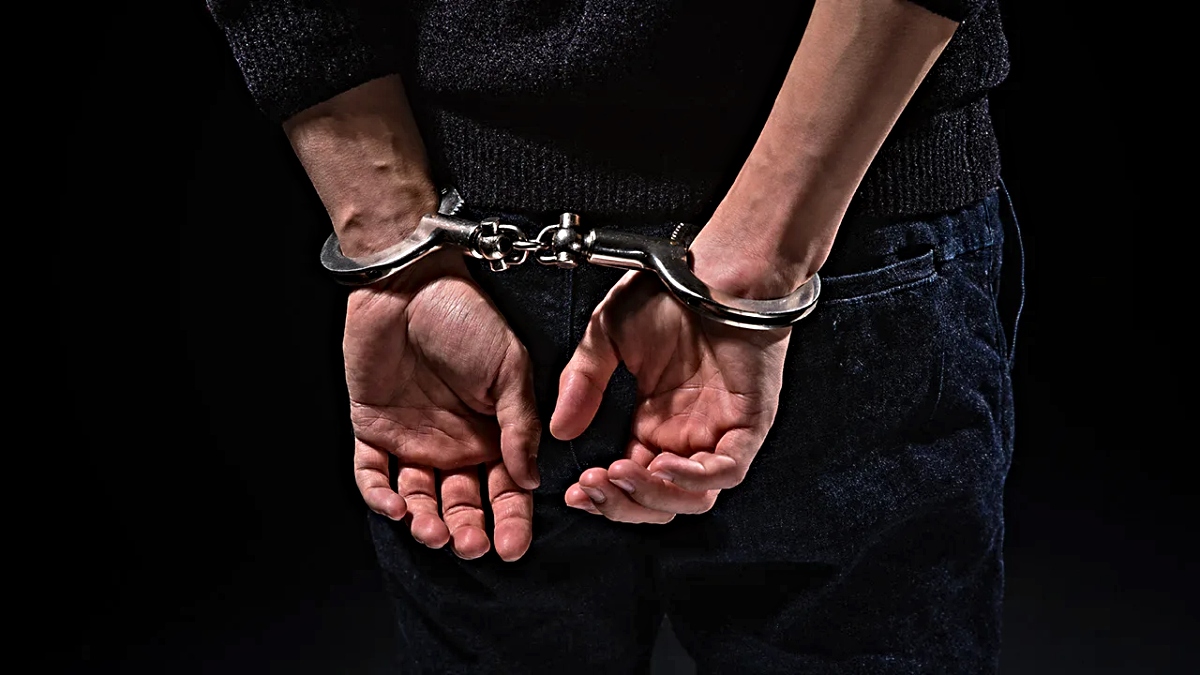 Ζάκυνθος: Σύλληψη «ελαφροχέρη» κατοίκου που διέρρηξε σπίτι & έκλεψε 1.000 ευρώ &… αλυσοπρίονο