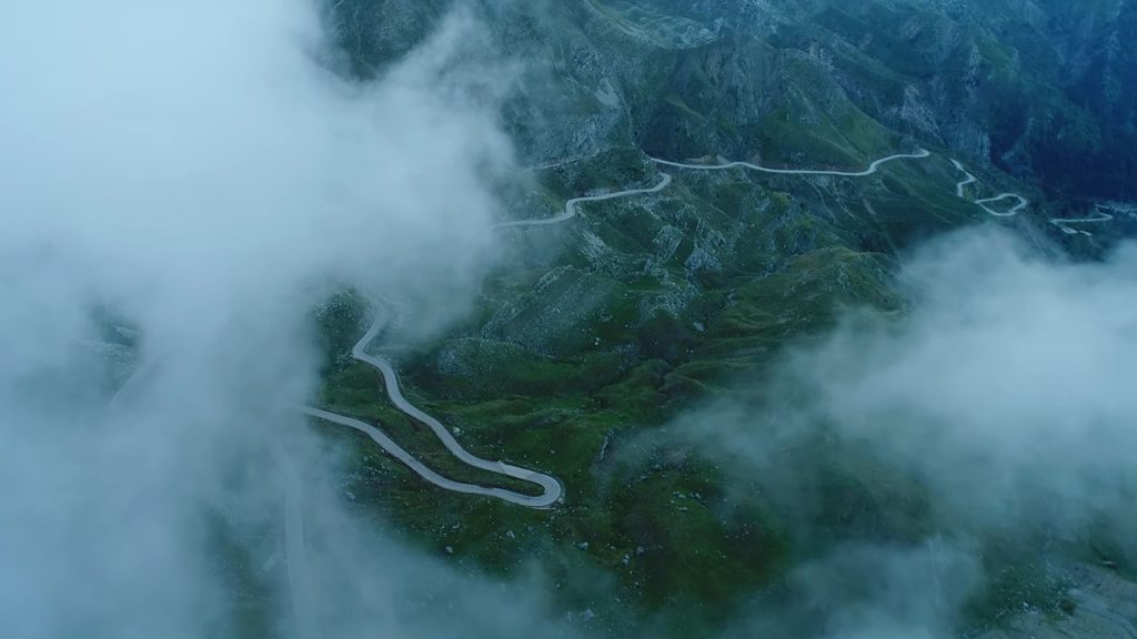 Το πέρασμα του Μπάρου: Οδηγώντας στον ομορφότερο δρόμο της Ελλάδας (βίντεο)