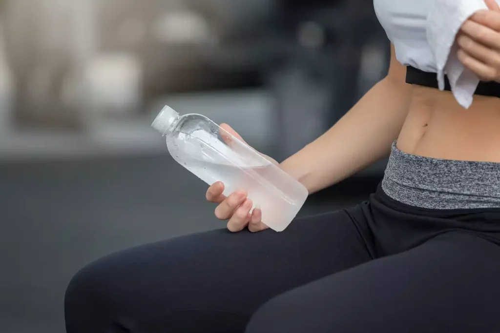 Αυτό το παράξενο τέχνασμα με το νερό θα σας βοηθήσει να χάσετε βάρος μέσα σε ένα μήνα
