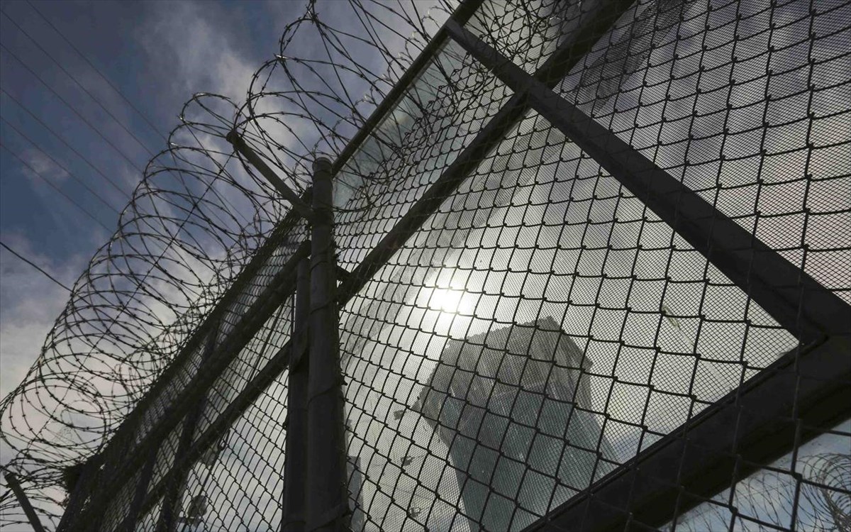 Ιράν: Φωτιά στη φυλακή Εβίν στην Τεχεράνη – Τέσσερις νεκροί και 61 τραυματίες