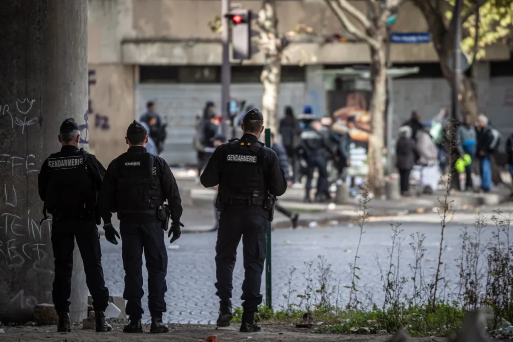 Παρίσι: Βίασαν, βασάνισαν και έκοψαν τον λαιμό της 12χρονης που βρέθηκε στη βαλίτσα – Συνελήφθη μια 24χρονη