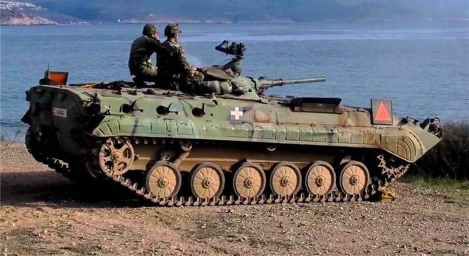 Ελληνικό BMP-1P δέχεται βολή ρωσικού αντιαρματικού πυραύλου και καίγεται στην Ουκρανία