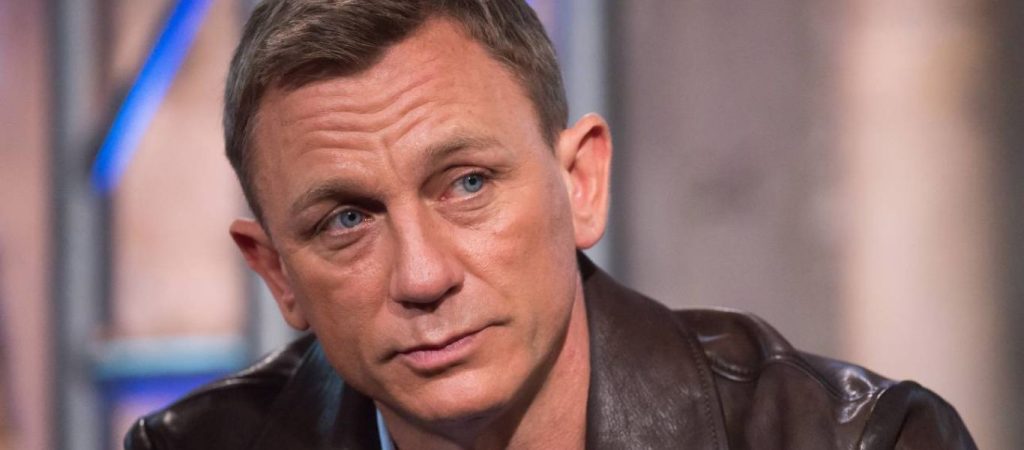 Ο θρυλικός «007» Ντάνιελ Κρεγκ υποδύεται τον gay στη ταινία «Knives Out» που γυρίστηκε στην Ελλάδα (βίντεο)