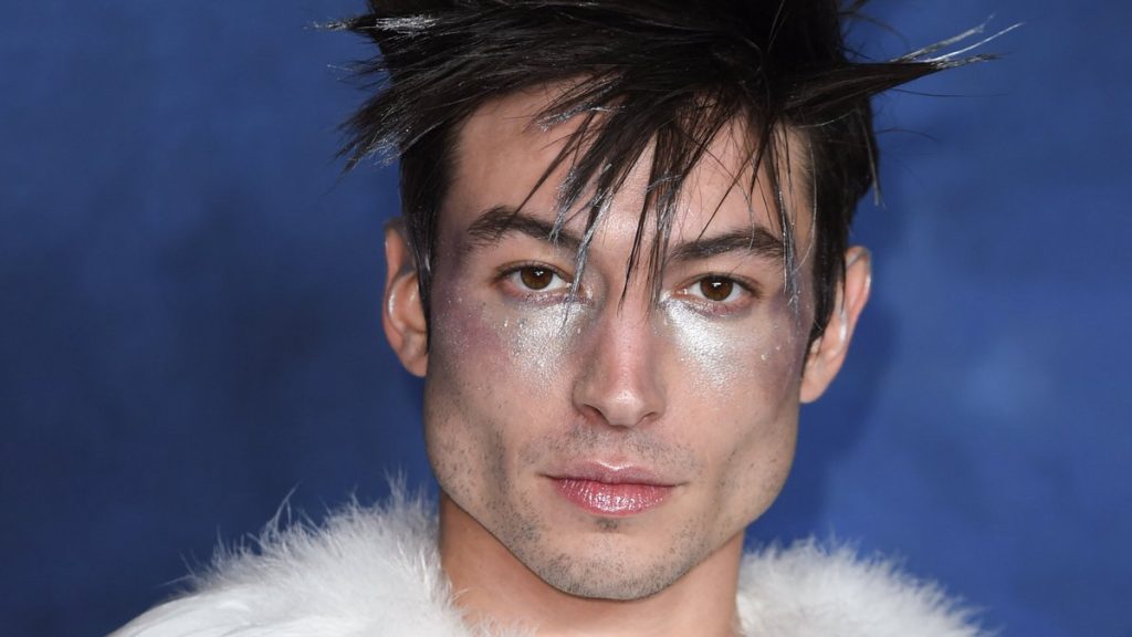 Ο Έζρα Μίλερ απειλείται με 26 χρόνια φυλάκιση – Έκανε διάρρηξη σε σπίτι και έκλεψε μπουκάλια με ποτό