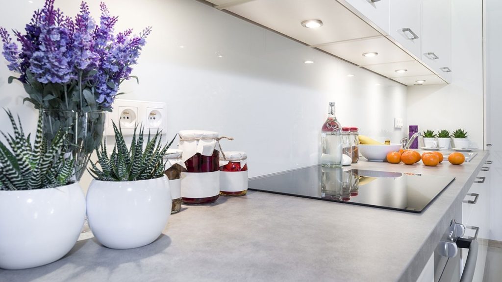 Έξι απλά πράγματα που μπορείτε να κάνετε καθημερινά για μια πιο καθαρή κουζίνα