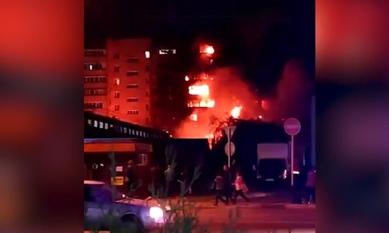 Μαχητικό αεροσκάφος κατέπεσε σε πολυόροφο κτίριο στη Ρωσία – Τέσσερις νεκροί & έξι αγνοούμενοι (βίντεο)