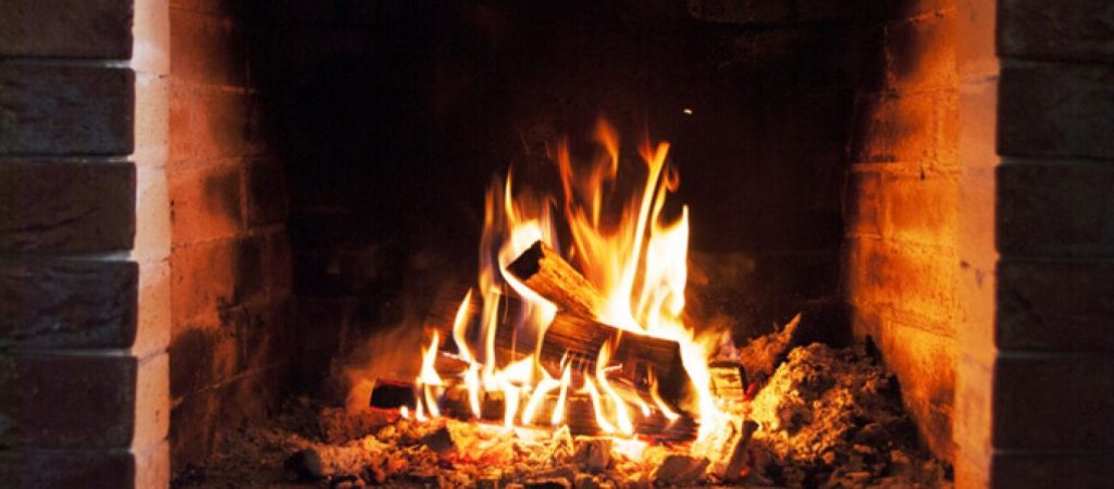 Πόσο επικίνδυνο είναι το τζάκι για την υγεία μας; – Τι πρέπει να προσέχουμε