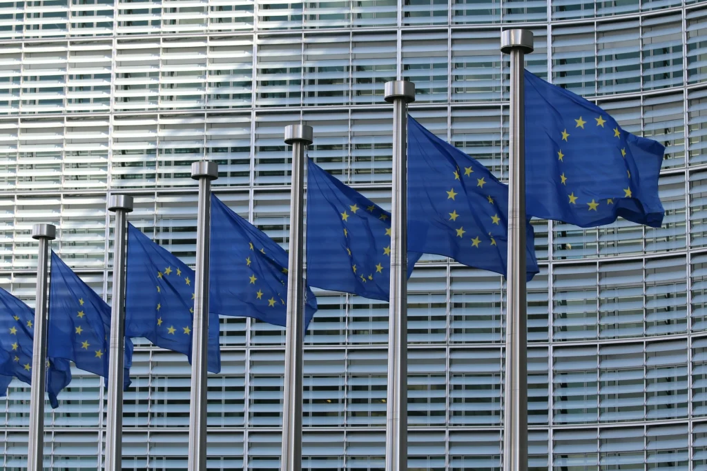 Οι Βρυξέλλες δίνουν ακόμα δύο δισ. ευρώ από τα χρήματα των Ευρωπαίων φορολογουμένων στον Ζελένσκι
