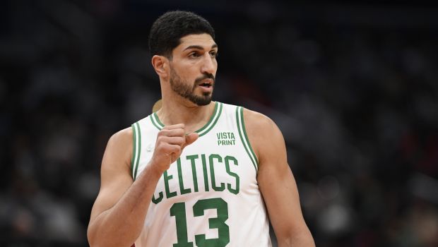 Ο Ε.Καντέρ ήρθε στην Αθήνα και φωτογραφήθηκε με την ελληνική σημαία (φωτο)