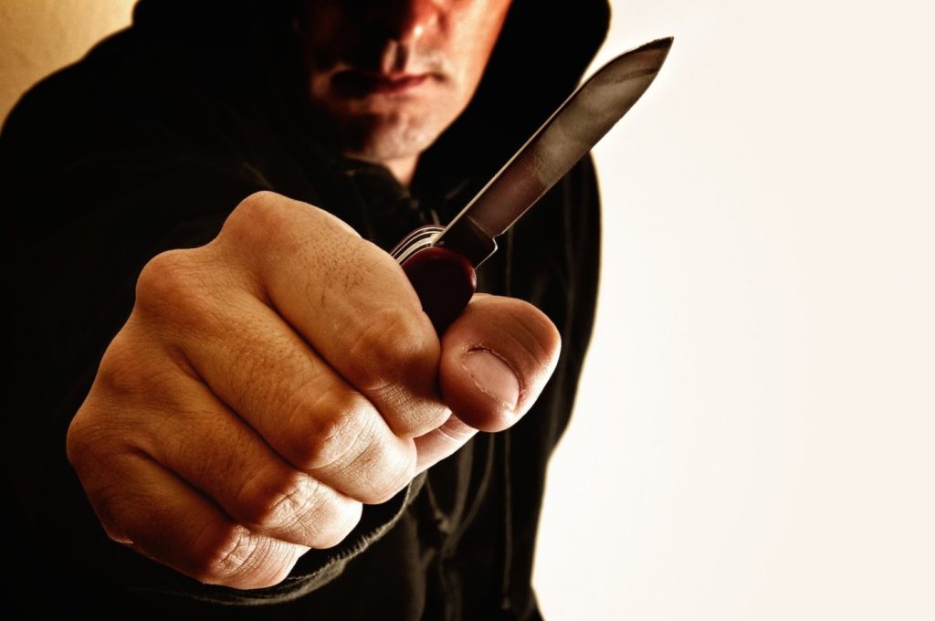 Πάτρα: Ληστεία υπό την απειλή μαχαιριού σε μίνι μάρκετ – Ο δράστης άρπαξε τα λεφτά και εξαφανίστηκε