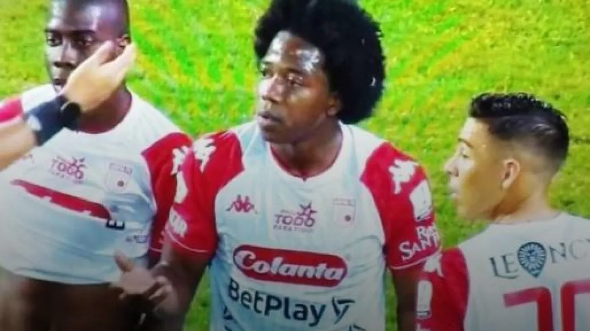 Κολομβία: Ποδοσφαιριστής έδειξε το μόριό του για να αποσπάσει την προσοχή του αντιπάλου του (φωτό)