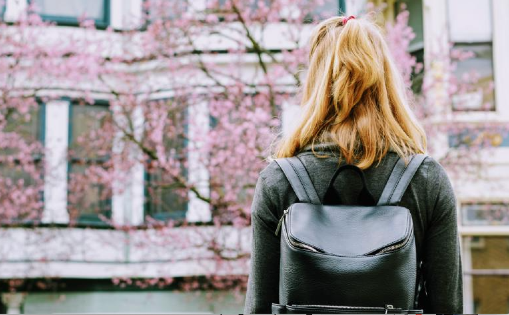 Γυναίκα βρήκε κρυφά εραστή για να πληρώνει το στεγαστικό δάνειο που είχε με τον σύζυγο της