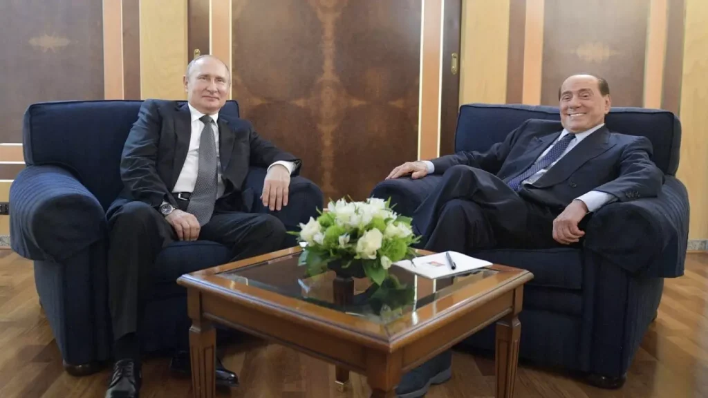 O B.Πούτιν αντάλλαξε δώρα και «εγκάρδιες» επιστολές με τον Σ.Μπερλουσκόνι