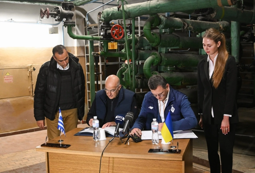 Το ποντίκι που βρυχάται: Ο Δένδιας θέλει να πάει τον Πούτιν στο δικαστήριο! – Αλλά  έτρεξε να κρυφτεί όταν κτύπησαν οι σειρήνες!