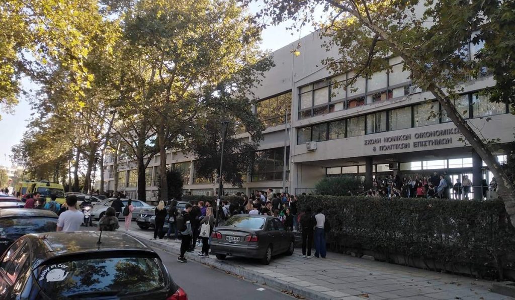 ΑΠΘ: Νέα επεισόδια – 15 άτομα επιτέθηκαν με πέτρες στους αστυνομικούς