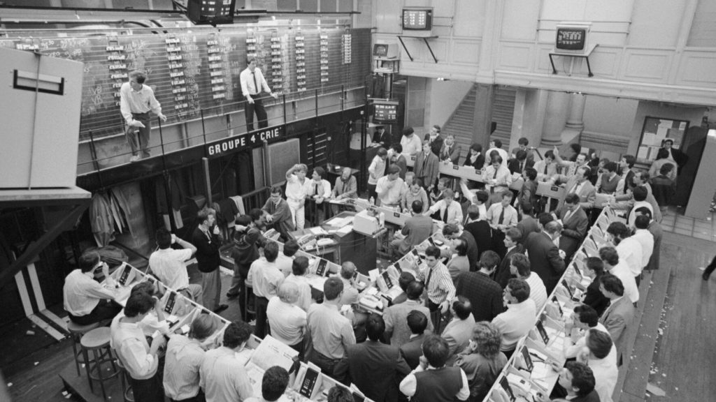 Wall Street: Σαν σήμερα η «Μαύρη Δευτέρα» του 1987 – Το μεγαλύτερο ημερήσιο κραχ