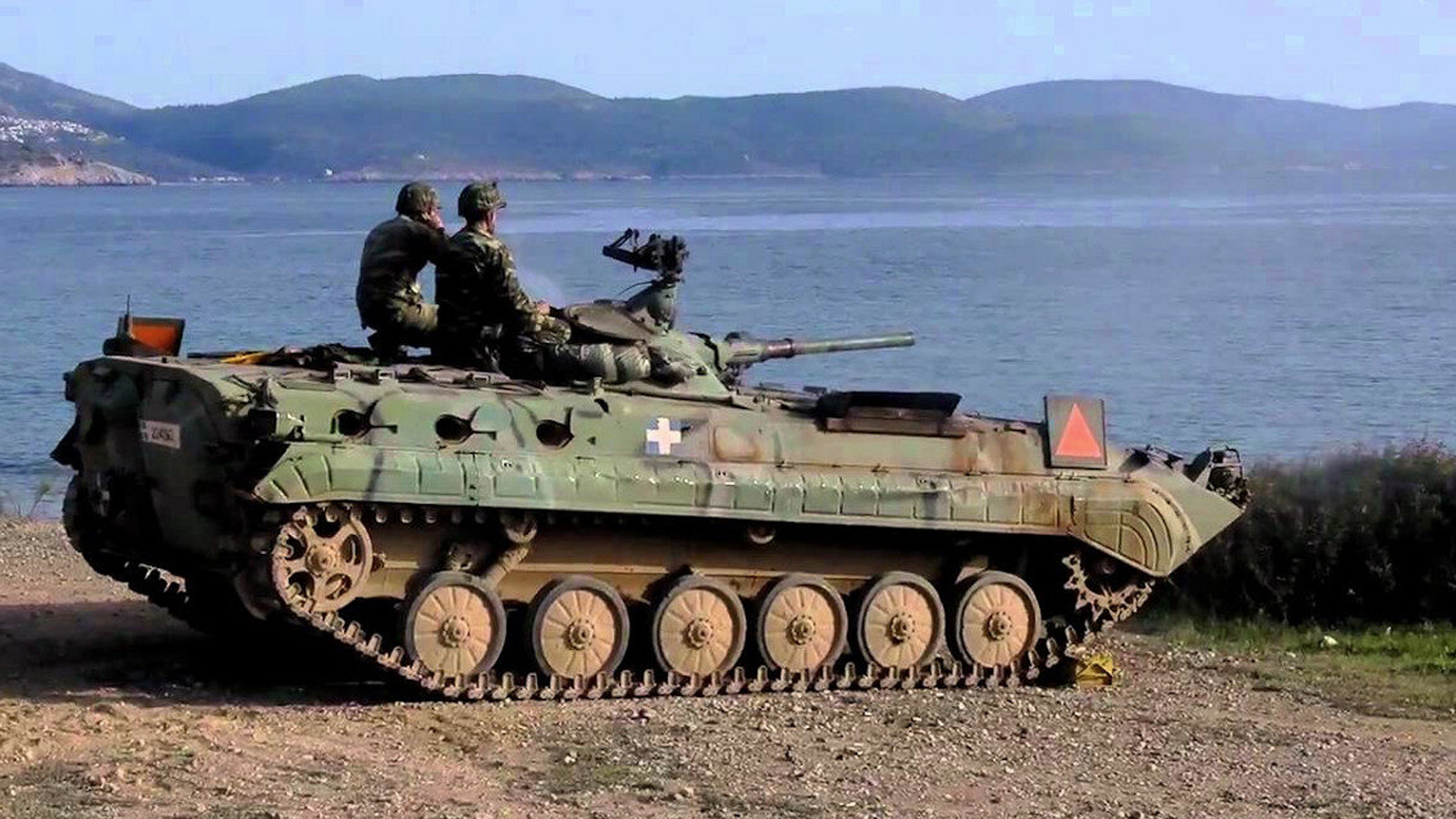 ΥΠΕΞ Ουκρανίας: Η Ελλάδα άρχισε να μας προμηθεύει με οχήματα μάχης BMP-1